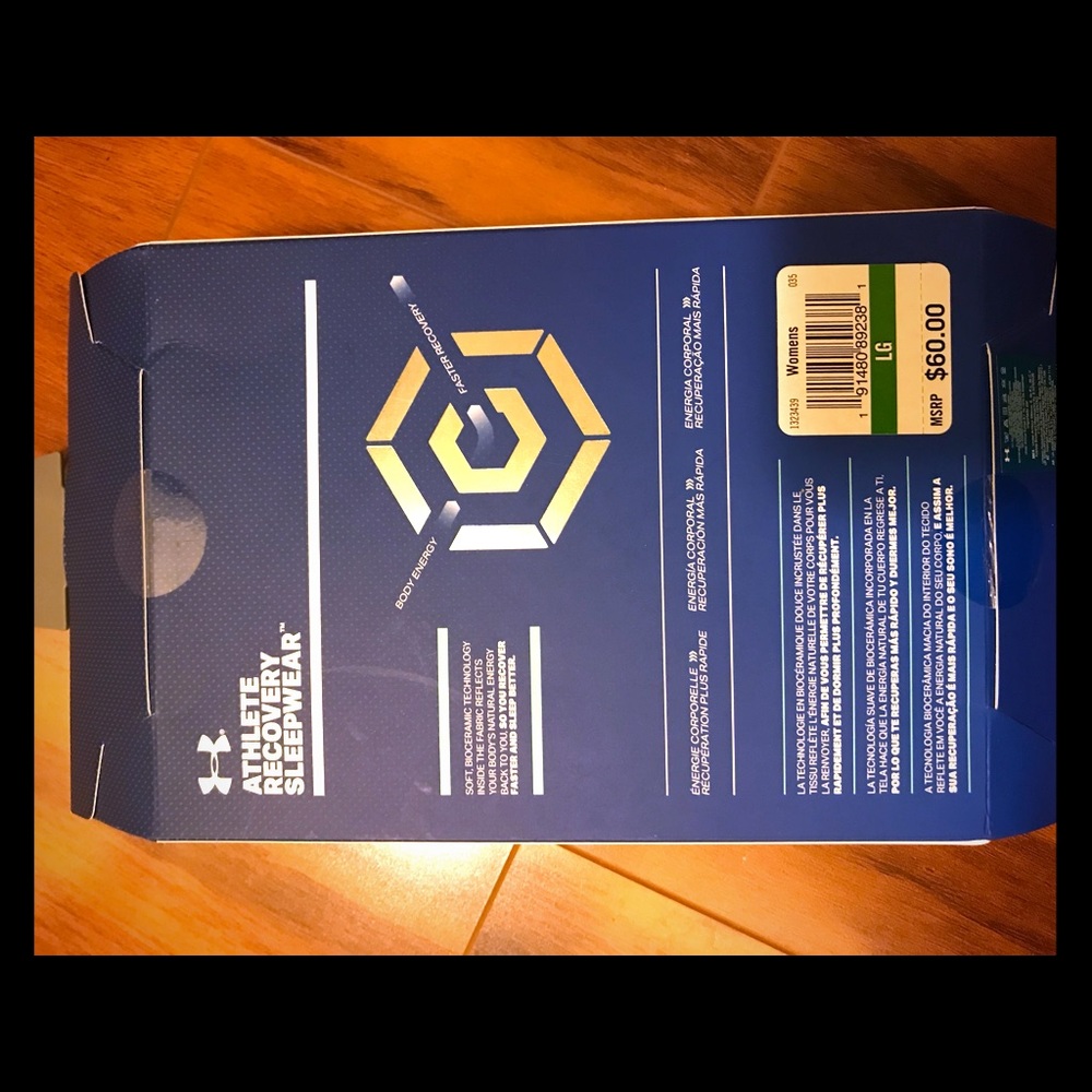 TB12 UnderArmour womens L.sleeve recoverysleepwear - Picture 3 of 4